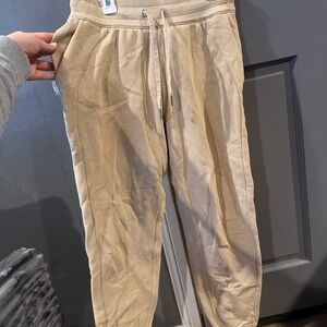 Cream Lululemon Scuba Joggers size 6